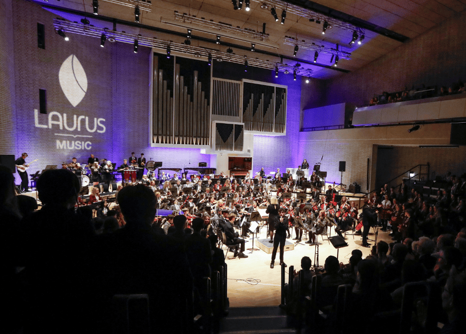 Image of Laurus students performing as an orchestra at Laurus Live.